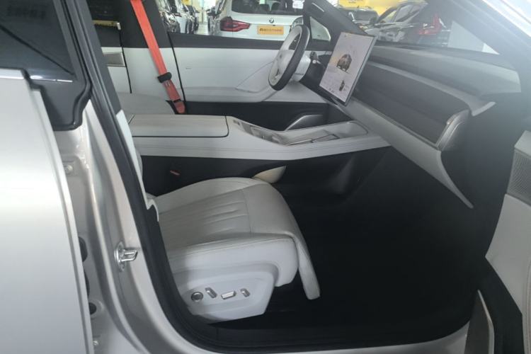 Used ONVO L60 2025 Model—60 kWh Rear-Wheel-Drive Version Right Front Seat