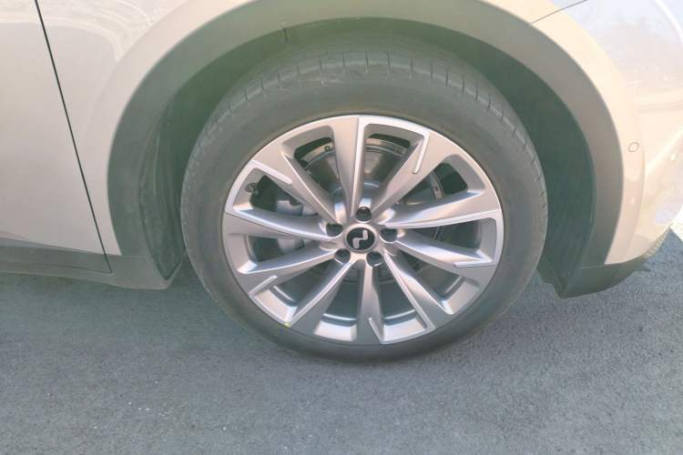 Used ONVO L60 2025 Model—60 kWh Rear-Wheel-Drive Version Right Front Wheel Hub