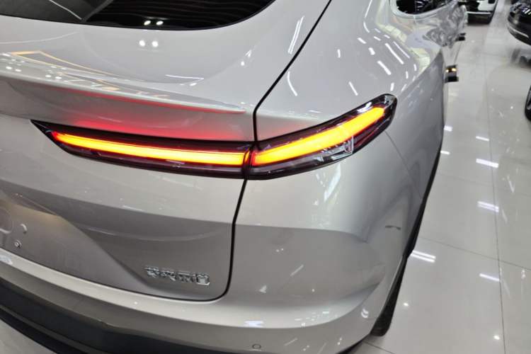 Used ONVO L60 2025 Model—60 kWh All-Wheel-Drive Version Right Rear Taillight