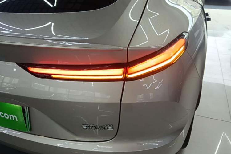 Used ONVO L60 2025 Model—60 kWh Rear-Wheel-Drive Version Right Rear Taillight
