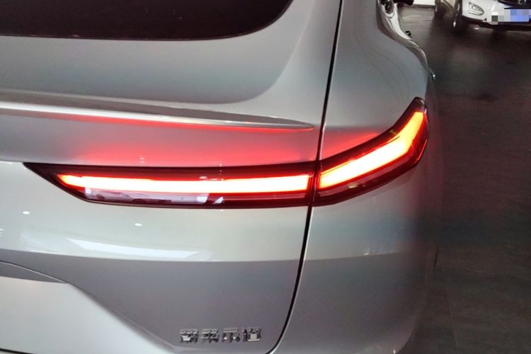 Used ONVO L60 2025 Model—60 kWh All-Wheel-Drive Version Right Rear Taillight