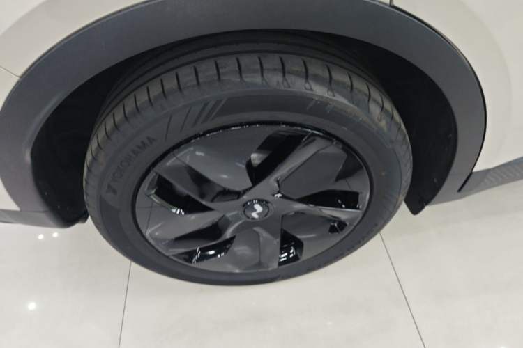 Used ONVO L60 2025 Model—60 kWh All-Wheel-Drive Version Right Rear Wheel Hub