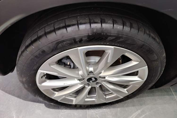 Used ONVO L60 2025 Model—60 kWh Rear-Wheel-Drive Version Right Rear Wheel Hub