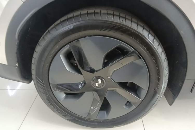 Used ONVO L60 2025 Model—60 kWh Rear-Wheel-Drive Version Right Rear Wheel Hub