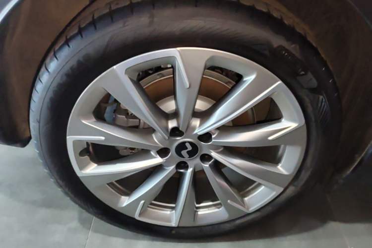 Used ONVO L60 2025 Model—60 kWh All-Wheel-Drive Version Right Rear Wheel Hub