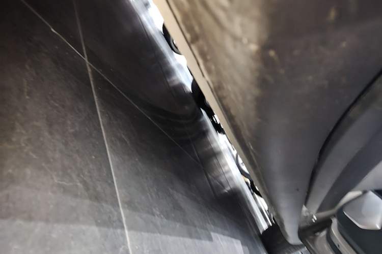 Used ONVO L60 2025 Model—60 kWh Rear-Wheel-Drive Version Right Side Sill