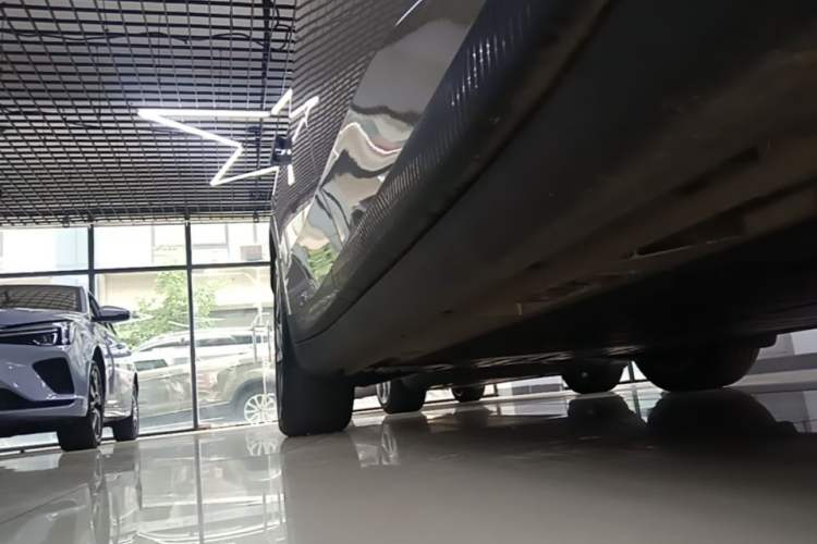 Used ONVO L60 2025 Model—60 kWh Rear-Wheel-Drive Version Right Side Sill