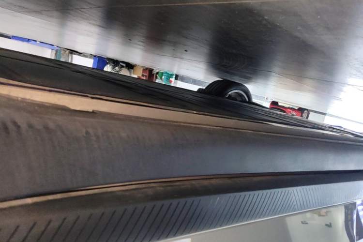 Used ONVO L60 2025 Model—60 kWh All-Wheel-Drive Version Right Side Sill