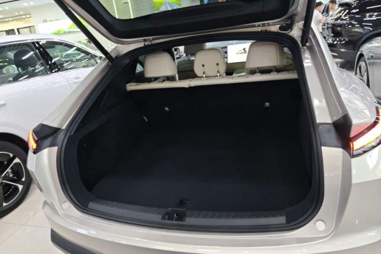 Used ONVO L60 2025 Model—60 kWh All-Wheel-Drive Version Trunk