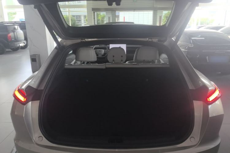 Used ONVO L60 2025 Model—60 kWh Rear-Wheel-Drive Version Trunk
