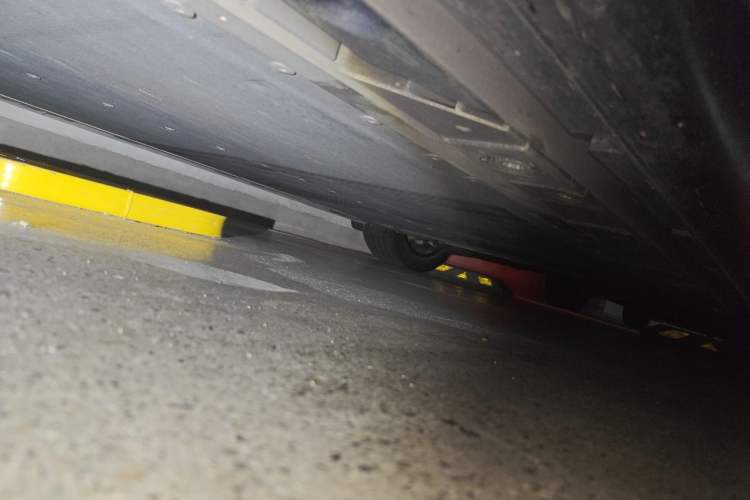 Used ONVO L60 2025 Model—60 kWh Rear-Wheel-Drive Version Chassis Front Left
