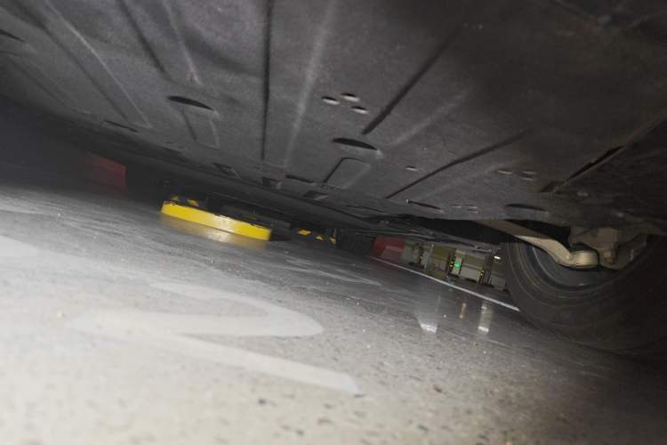 Used ONVO L60 2025 Model—60 kWh Rear-Wheel-Drive Version Chassis Front