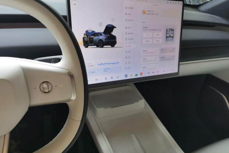 Used ONVO L60 2025 Model—60 kWh Rear-Wheel-Drive Version Audio And AC Panel