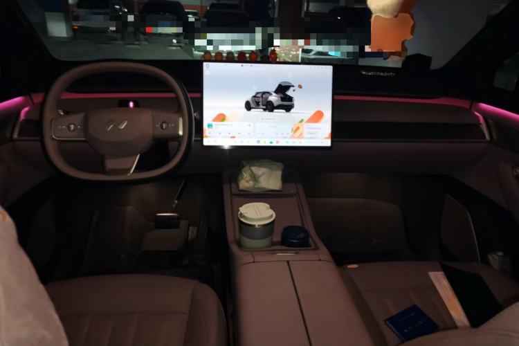Used ONVO L60 2025 Model—60 kWh Rear-Wheel-Drive Version Center Console