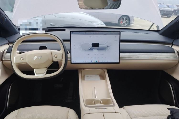 Used ONVO L60 2025 Model—60 kWh Rear-Wheel-Drive Version Center Console