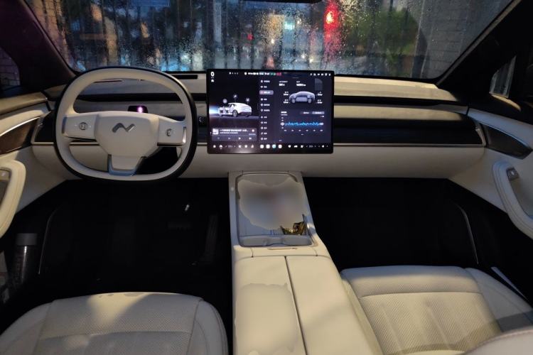 Used ONVO L60 2025 Model—60 kWh Rear-Wheel-Drive Version Center Console