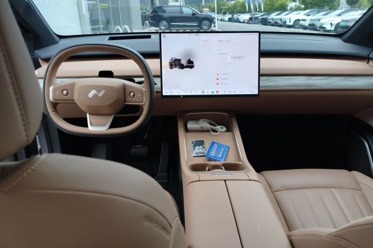 Used ONVO L60 2025 Model—60 kWh All-Wheel-Drive Version Center Console