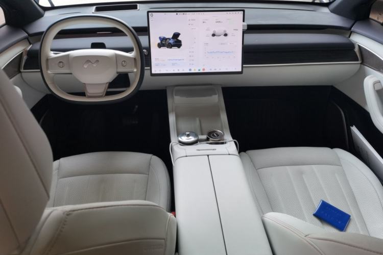 Used ONVO L60 2025 Model—60 kWh Rear-Wheel-Drive Version Center Console