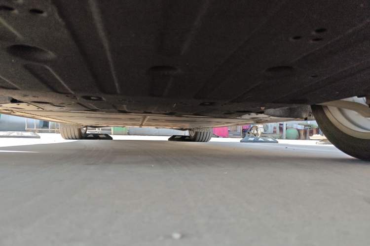 Used ONVO L60 2025 Model—60 kWh Rear-Wheel-Drive Version Chassis Front