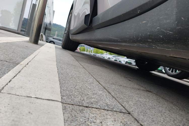 Used ONVO L60 2025 Model—60 kWh All-Wheel-Drive Version Chassis Rear Left