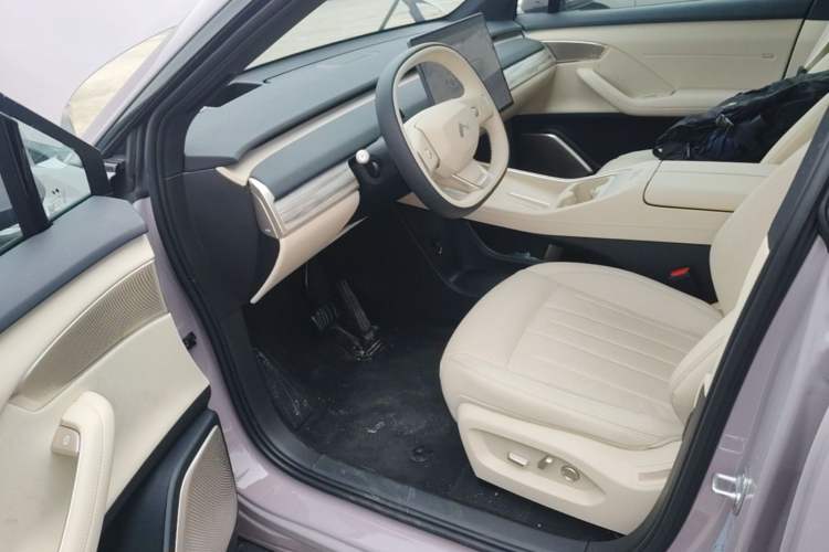 Used ONVO L60 2025 Model—60 kWh Rear-Wheel-Drive Version Driver Seat