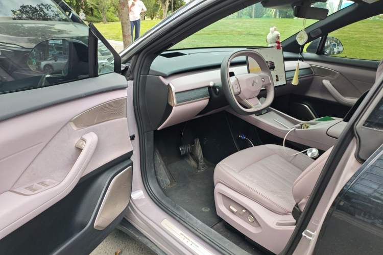 Used ONVO L60 2025 Model—60 kWh Rear-Wheel-Drive Version Driver Seat