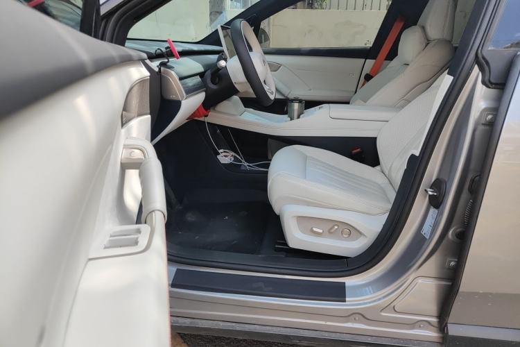Used ONVO L60 2025 Model—60 kWh Rear-Wheel-Drive Version Driver Seat