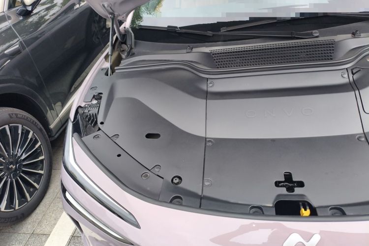 Used ONVO L60 2025 Model—60 kWh All-Wheel-Drive Version Engine Bay Right