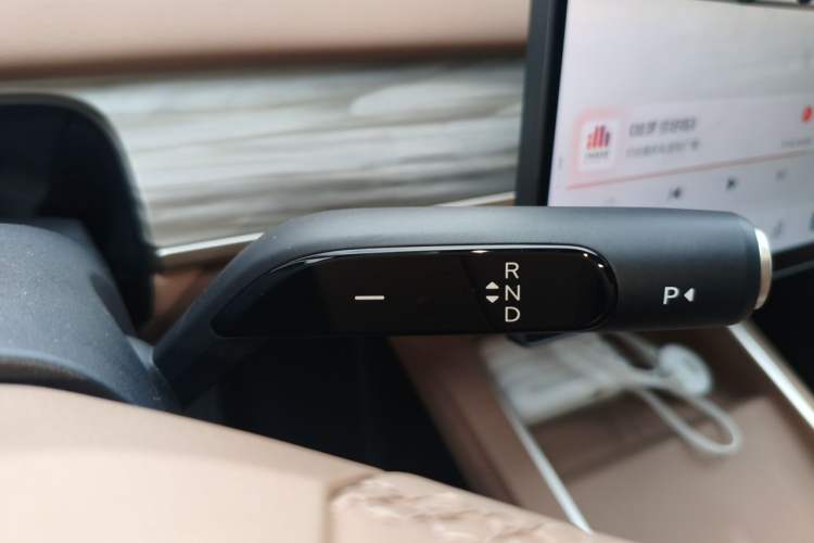 Used ONVO L60 2025 Model—60 kWh All-Wheel-Drive Version Gear Lever