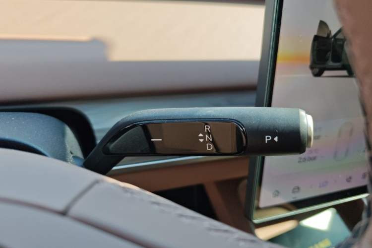 Used ONVO L60 2025 Model—60 kWh Rear-Wheel-Drive Version Gear Lever