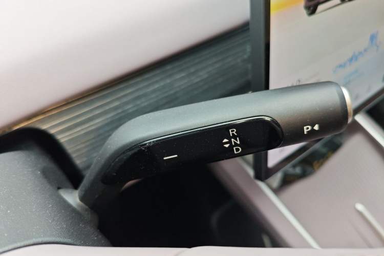 Used ONVO L60 2025 Model—60 kWh Rear-Wheel-Drive Version Gear Lever