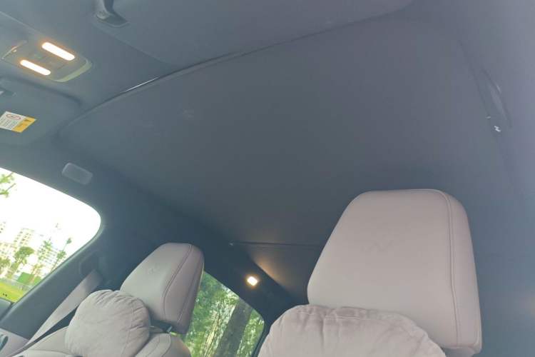 Used ONVO L60 2025 Model—60 kWh Rear-Wheel-Drive Version Headliner