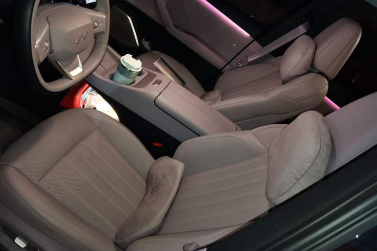 Used ONVO L60 2025 Model—60 kWh Rear-Wheel-Drive Version Left Front Seat
