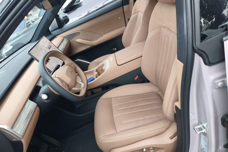 Used ONVO L60 2025 Model—60 kWh All-Wheel-Drive Version Left Front Seat