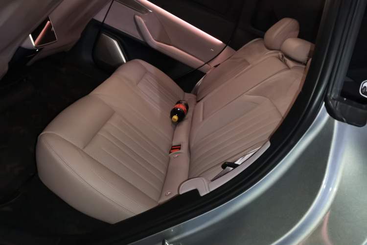 Used ONVO L60 2025 Model—60 kWh Rear-Wheel-Drive Version Left Rear Seat