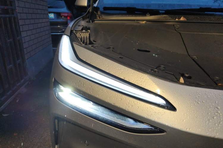 Used ONVO L60 2025 Model—60 kWh Rear-Wheel-Drive Version Right Front Headlight