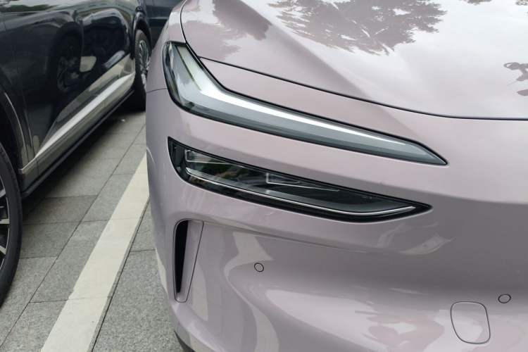 Used ONVO L60 2025 Model—60 kWh All-Wheel-Drive Version Right Front Headlight