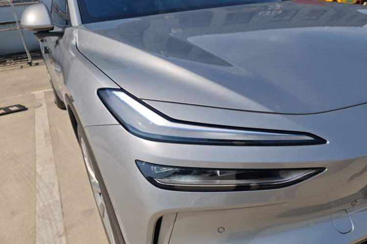 Used ONVO L60 2025 Model—60 kWh Rear-Wheel-Drive Version Right Front Headlight