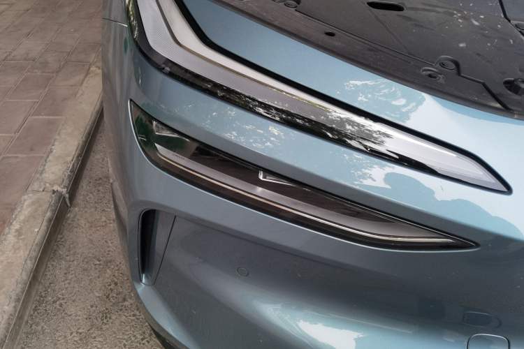 Used ONVO L60 2025 Model—60 kWh Rear-Wheel-Drive Version Right Front Headlight