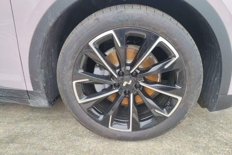 Used ONVO L60 2025 Model—60 kWh Rear-Wheel-Drive Version Right Front Wheel Hub