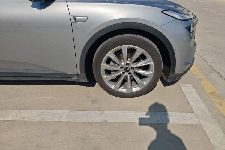 Used ONVO L60 2025 Model—60 kWh Rear-Wheel-Drive Version Right Front Wheel Hub