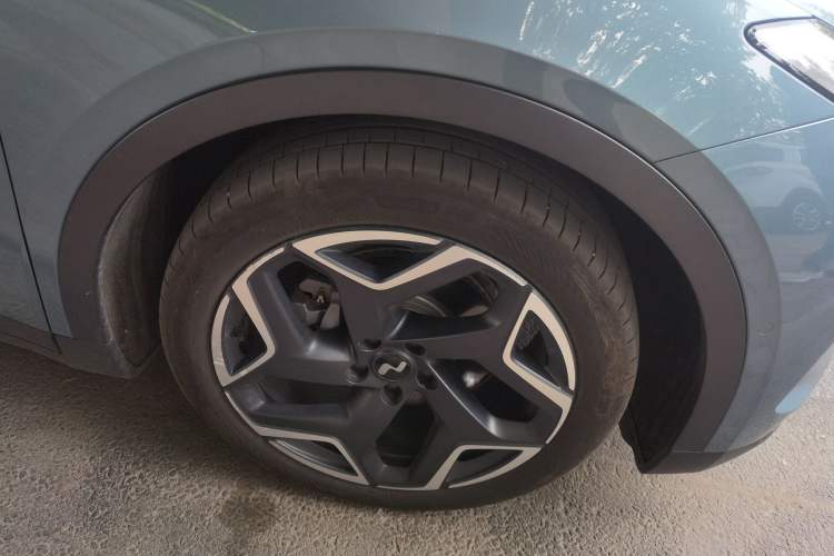 Used ONVO L60 2025 Model—60 kWh Rear-Wheel-Drive Version Right Front Wheel Hub
