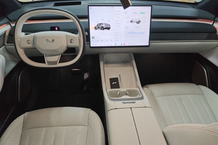 Used ONVO L60 2025 Model—60 kWh Rear-Wheel-Drive Version Center Console