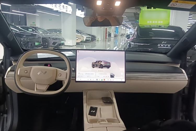 Used ONVO L60 2025 Model—60 kWh Rear-Wheel-Drive Version Center Console