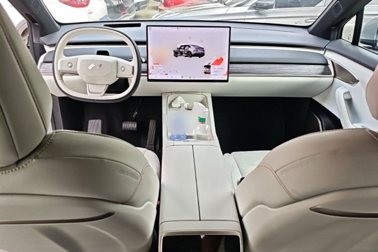 Used ONVO L60 2025 Model—60 kWh Rear-Wheel-Drive Version Center Console