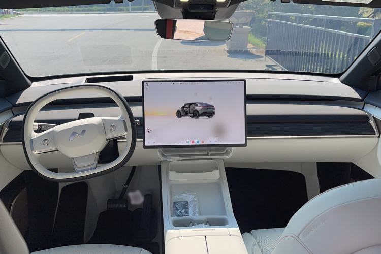 Used ONVO L60 2025 Model—60 kWh Rear-Wheel-Drive Version Center Console