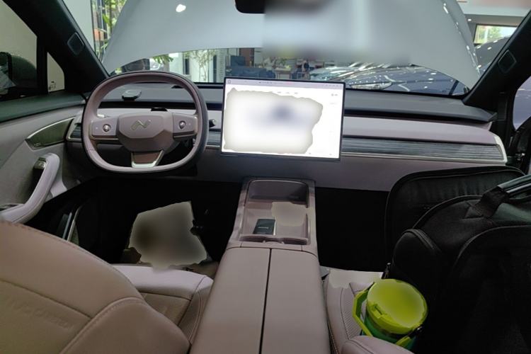 Used ONVO L60 2025 Model—60 kWh Rear-Wheel-Drive Version Center Console