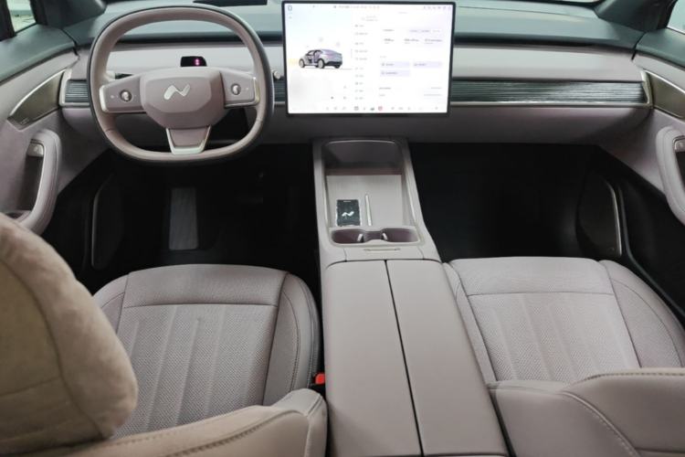 Used ONVO L60 2025 Model—60 kWh Rear-Wheel-Drive Version Center Console