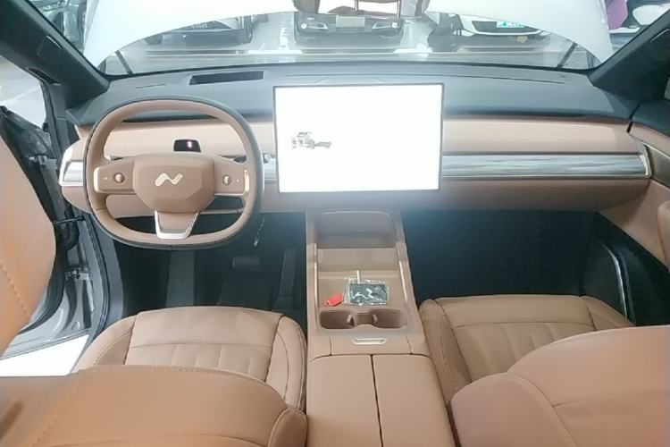 Used ONVO L60 2025 Model—85 kWh Rear-Wheel-Drive Version Center Console