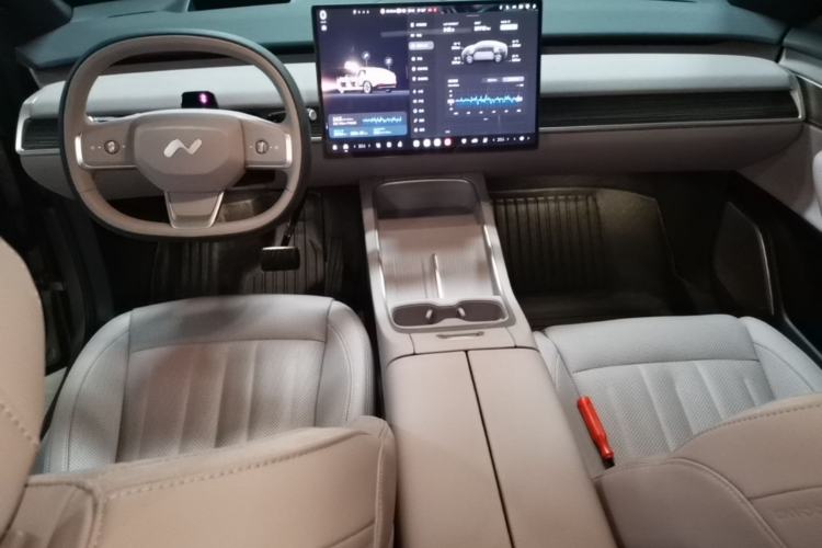 Used ONVO L60 2025 Model—60 kWh Rear-Wheel-Drive Version Center Console